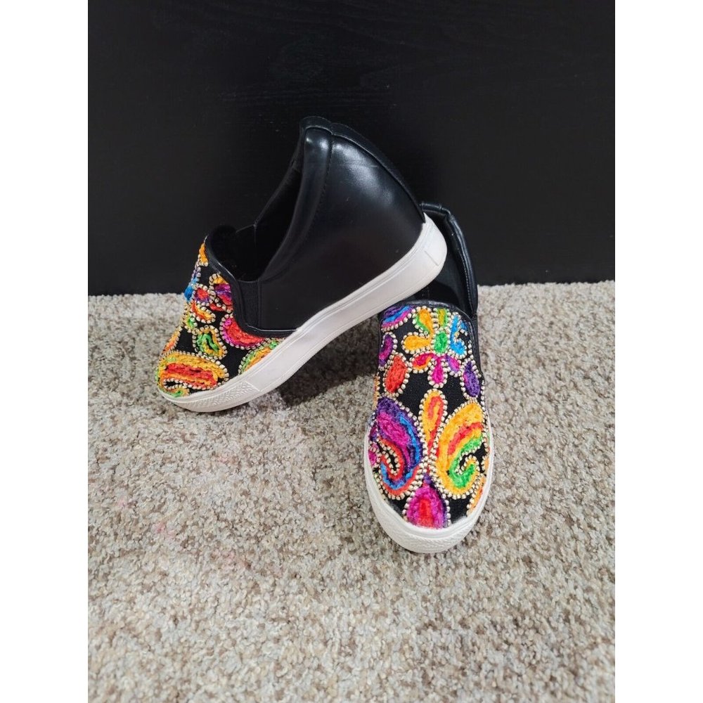 Wanted Brand Picasso black Flower multi Embroidered Slip Shoe Women US Size 9
